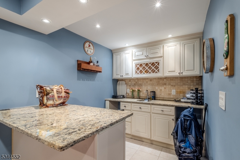 Newark City, NJ 07105,19 Val Sumo Ln