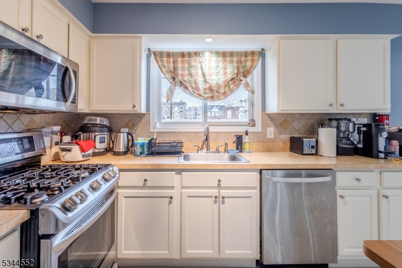 Newark City, NJ 07105,19 Val Sumo Ln