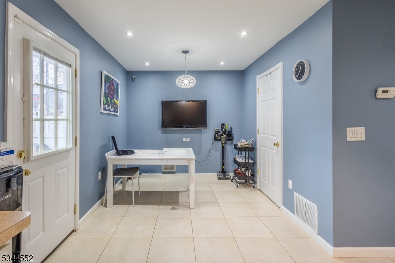 Newark City, NJ 07105,19 Val Sumo Ln