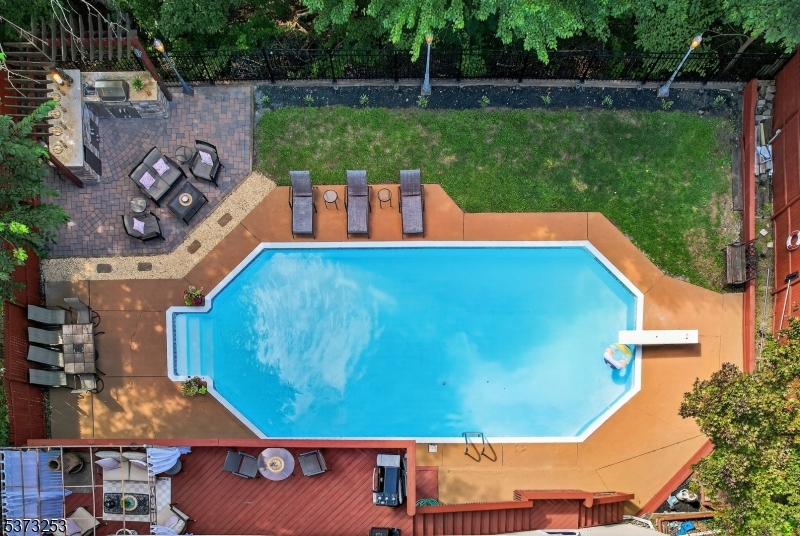 101 Molinari Dr, Wanaque Boro, NJ 07465