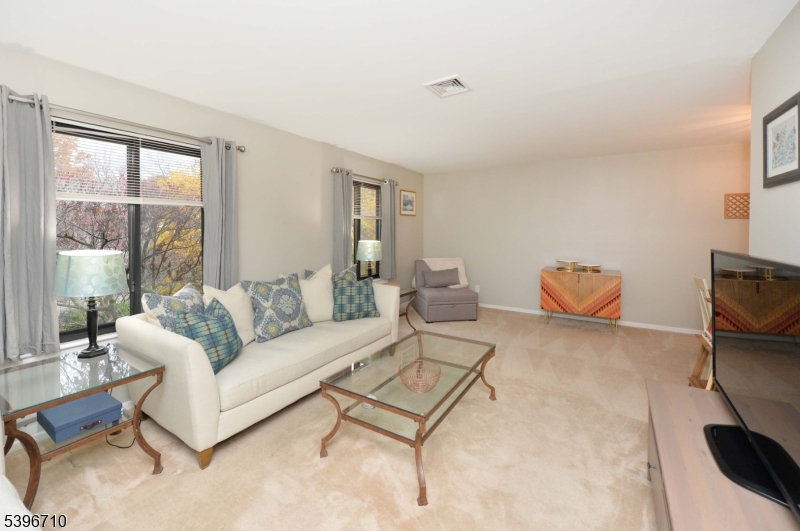 Hawthorne Boro, NJ 07506,50 Rock Rd #B6