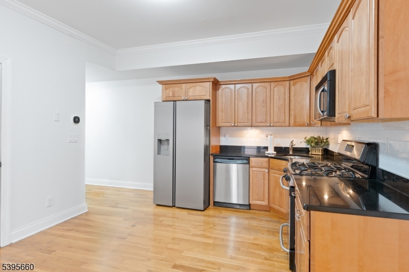 Jersey City, NJ 07306,85 Broadway