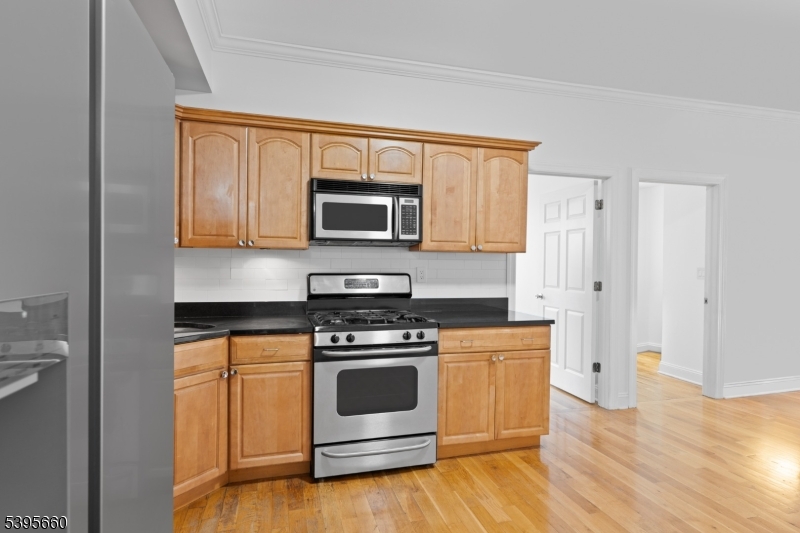 Jersey City, NJ 07306,85 Broadway