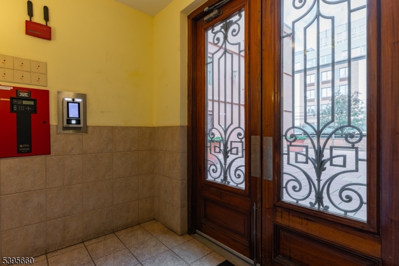 Jersey City, NJ 07306,85 Broadway