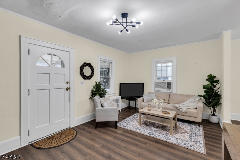 906 Dewitt St, Linden City, NJ 07036