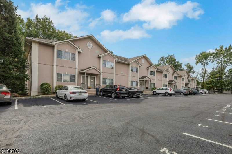 485 Saddle River Rd #1, Saddle Brook Twp., NJ 07663
