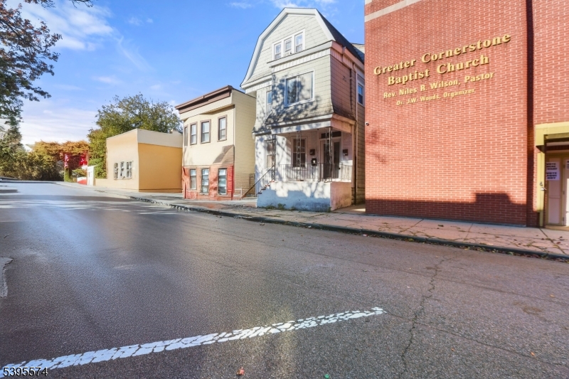 East Orange City, NJ 07017,233 N 18Th St