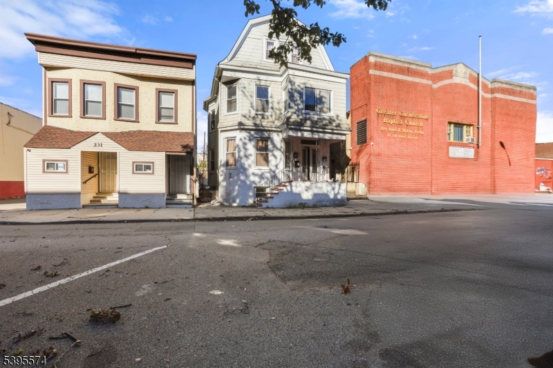 East Orange City, NJ 07017,233 N 18Th St