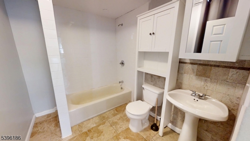 Harrison Town, NJ 07029,115 Grant Ave