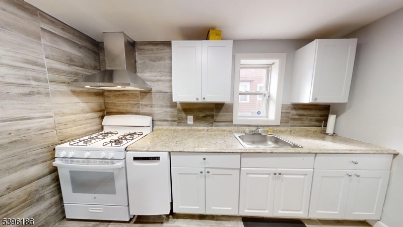 Harrison Town, NJ 07029,115 Grant Ave