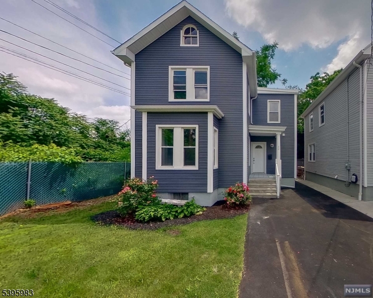 East Orange City, NJ 07017,32 Meadow St