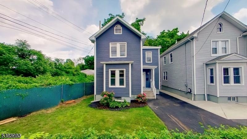 East Orange City, NJ 07017,32 Meadow St