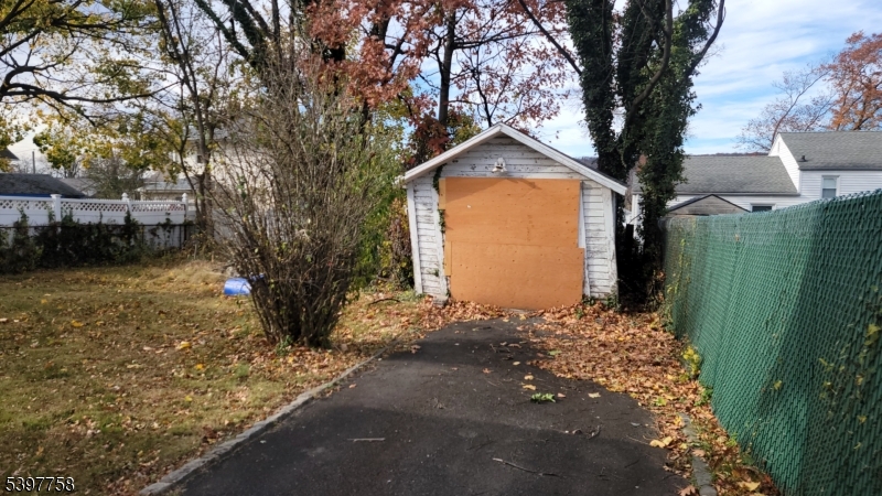 Union Twp., NJ 07088,27 Roselyn Pl