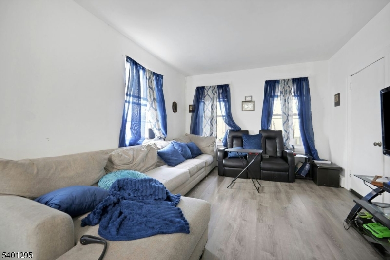 Prospect Park Boro, NJ 07508,42 Lakeshore Dr