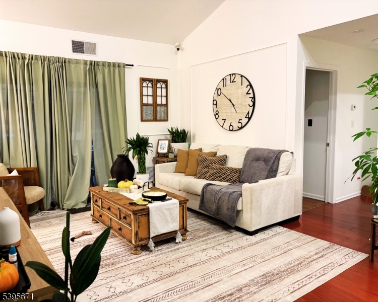 Elizabeth City, NJ 07208,660-672 N Broad St #19