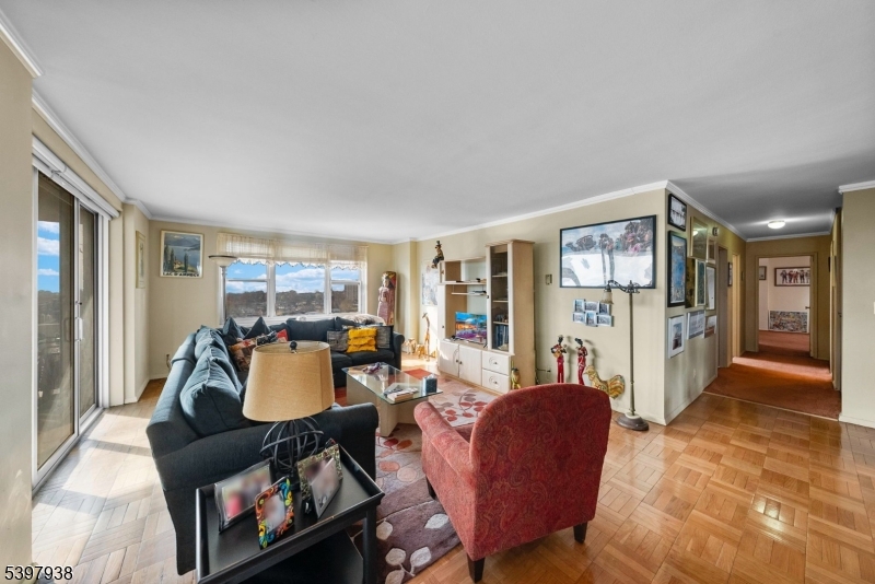 Fort Lee Boro, NJ 07024,2000 Linwood Ave #9W