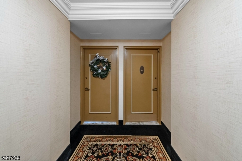 Fort Lee Boro, NJ 07024,2000 Linwood Ave #9W