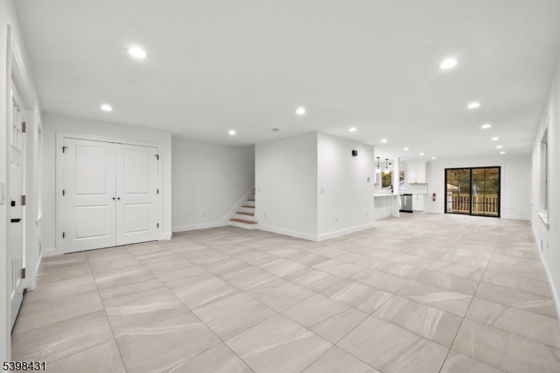 Nutley Twp., NJ 07110,83 Raymond Ave