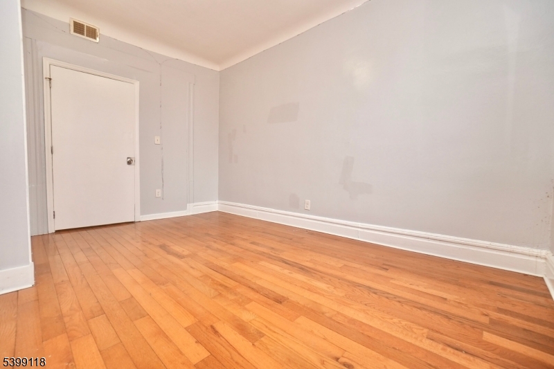 Newark City, NJ 07106,20 Stuyvesant Ave