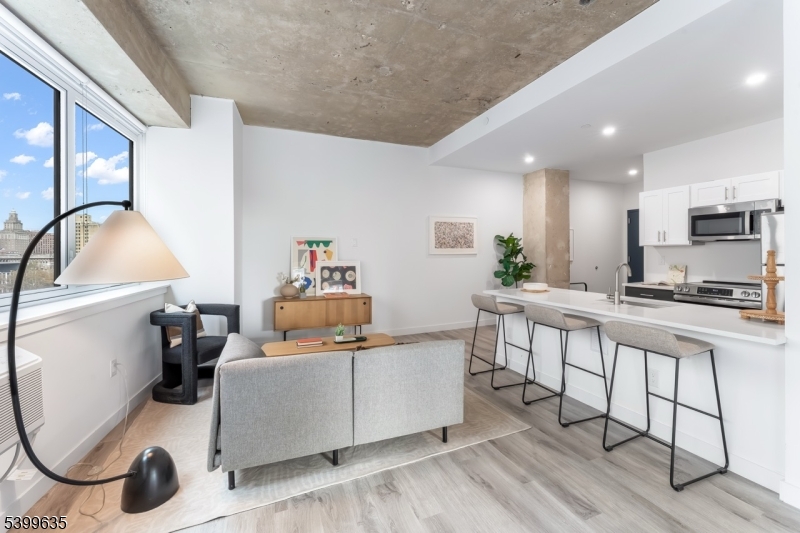 Newark City, NJ 07102,10 Commerce Ct #2D