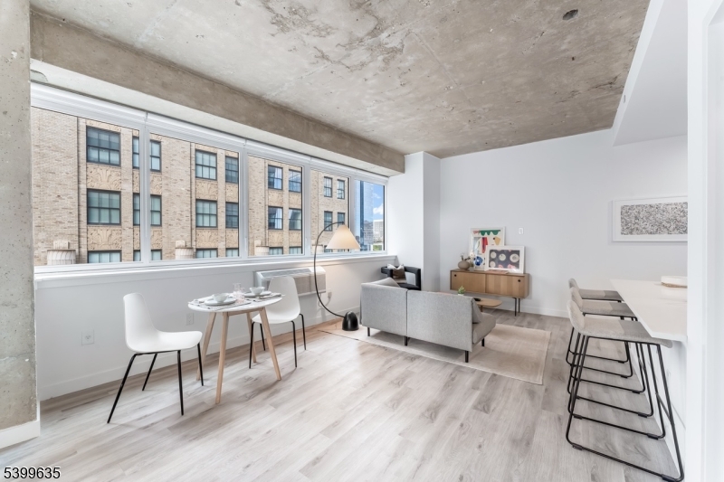 Newark City, NJ 07102,10 Commerce Ct #2D