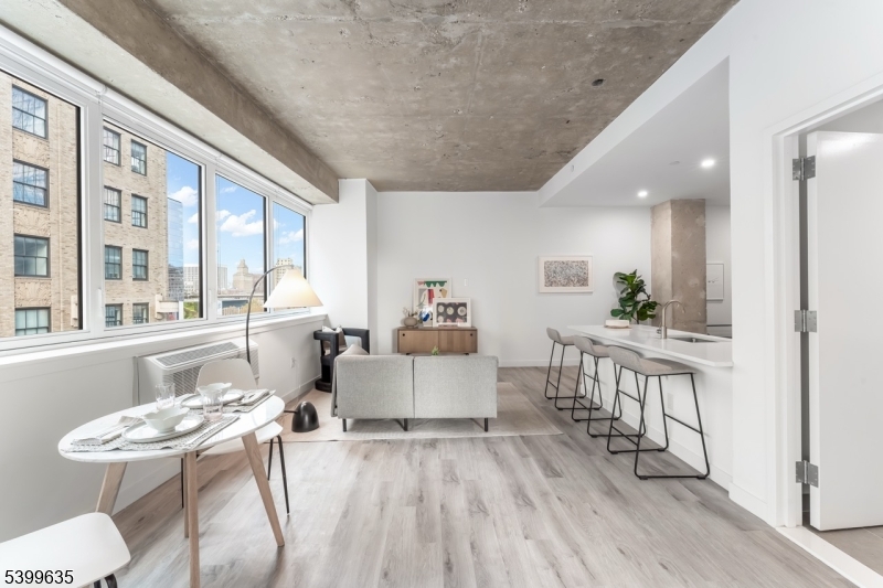 Newark City, NJ 07102,10 Commerce Ct #2D