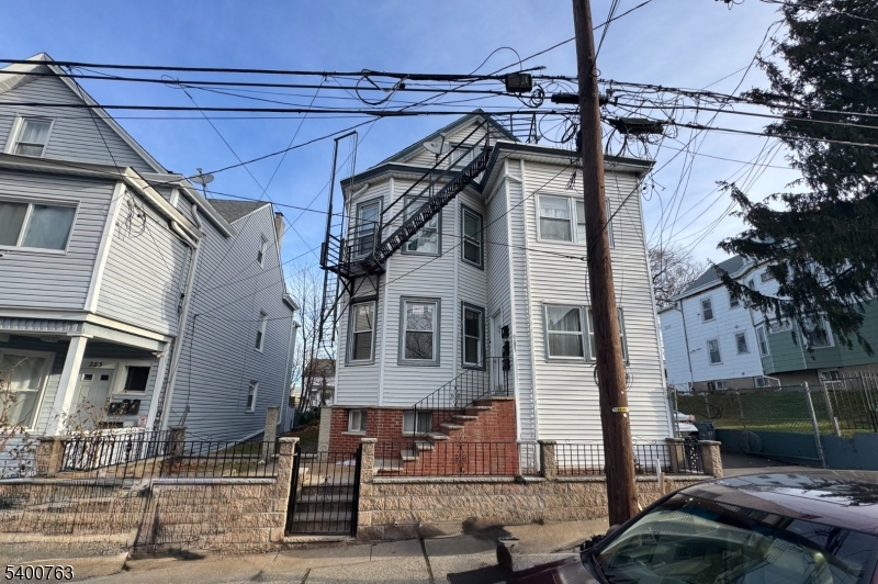 285 Paxton St, Paterson City, NJ 07503