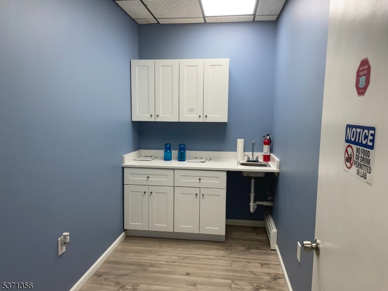 Elizabeth City, NJ 07208,702 N Broad St