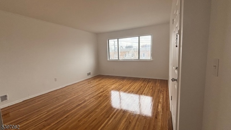 422 7Th St, Harrison Town, NJ 07029