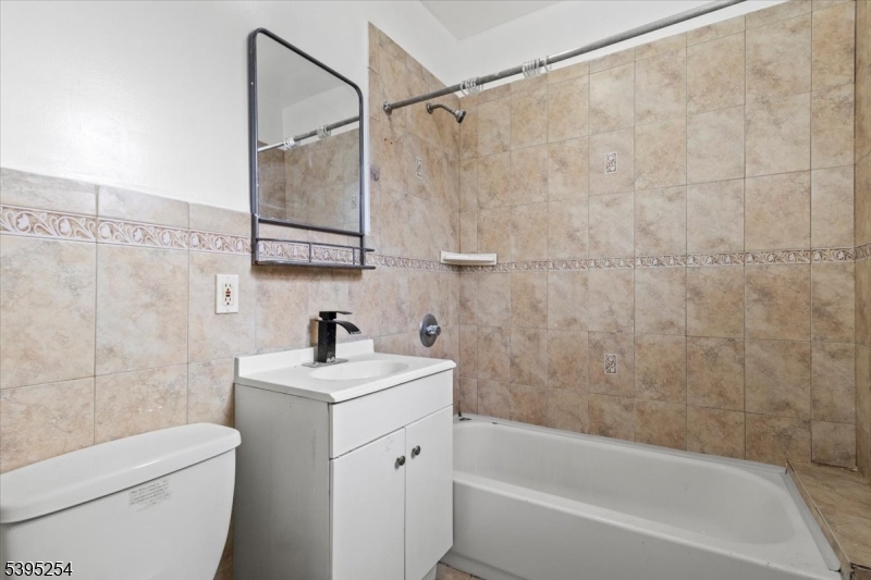 Paterson City, NJ 07522,132 E Main St