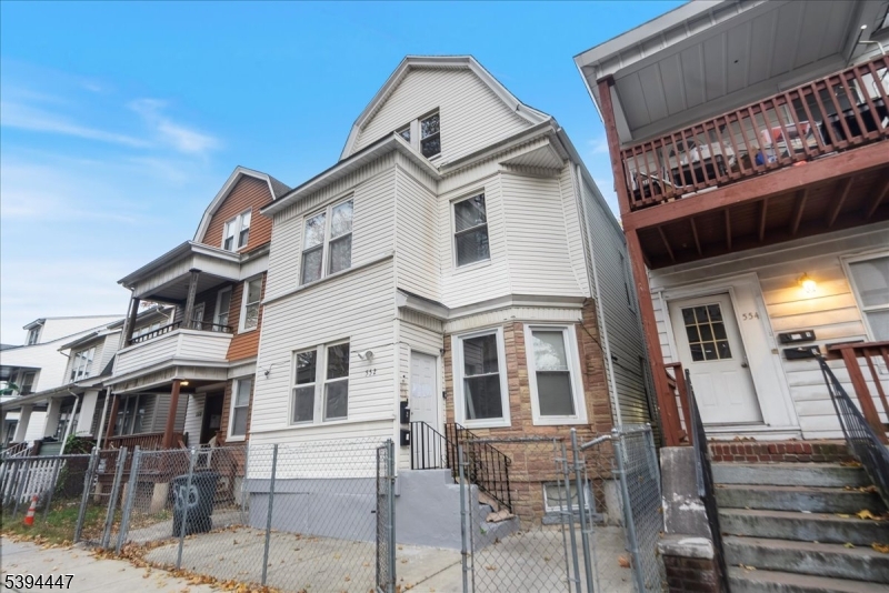 East Orange City, NJ 07018,552 Norwood St
