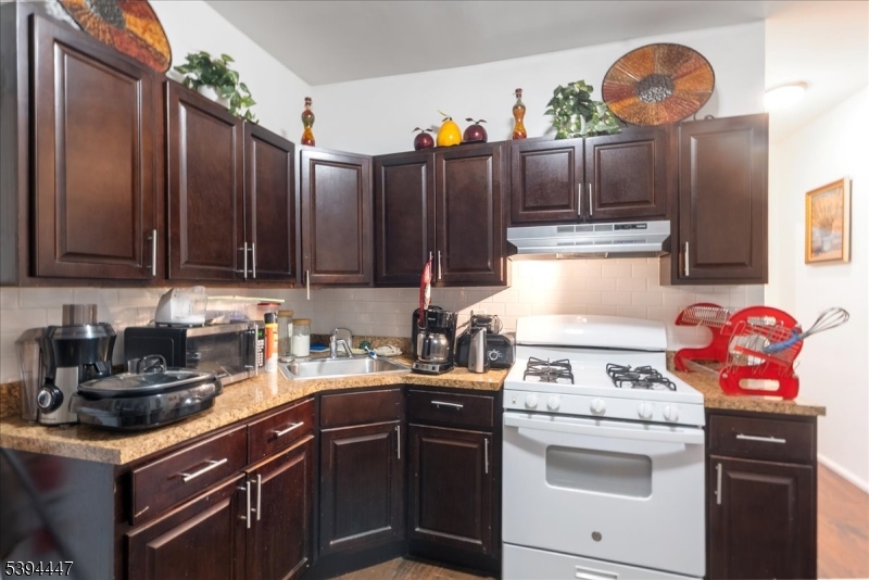 East Orange City, NJ 07018,552 Norwood St