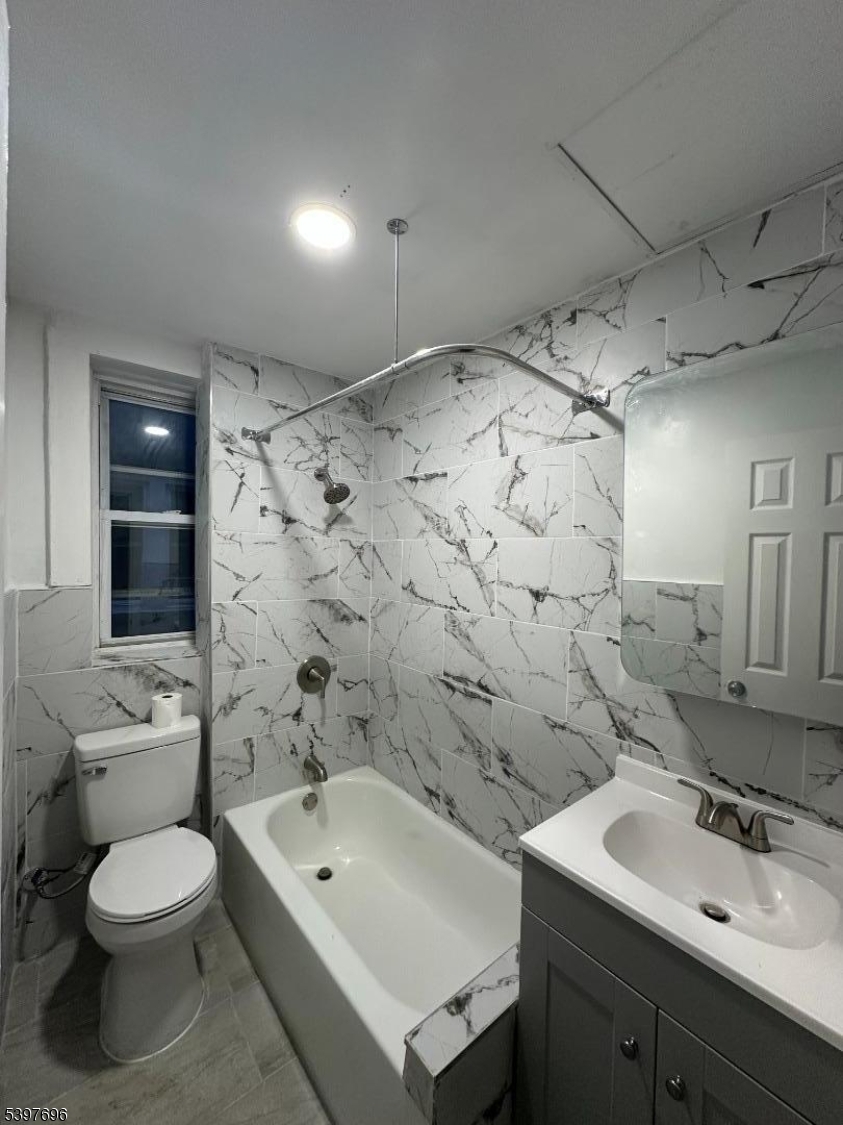 Passaic City, NJ 07055,10 Mass Ct