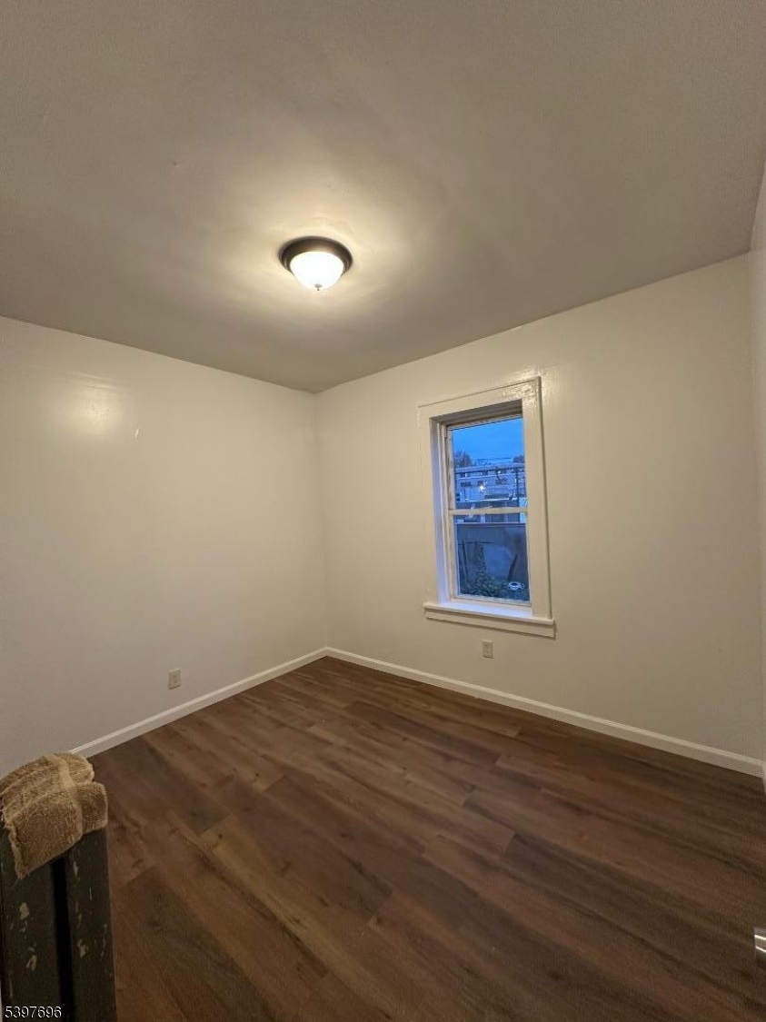 Passaic City, NJ 07055,10 Mass Ct