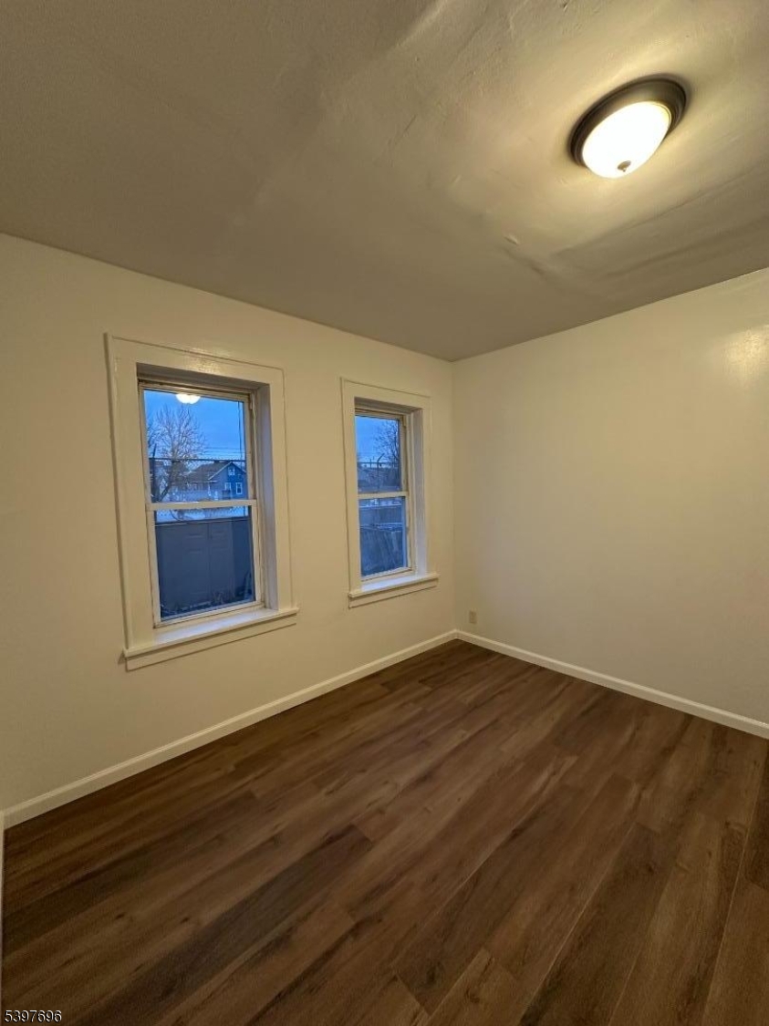 Passaic City, NJ 07055,10 Mass Ct