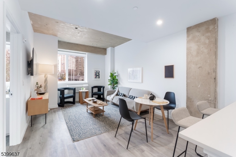 Newark City, NJ 07102,10 Commerce Ct #7H