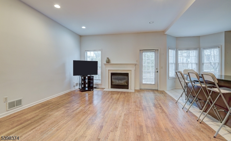 Livingston Twp., NJ 07039,3 Champion Blvd