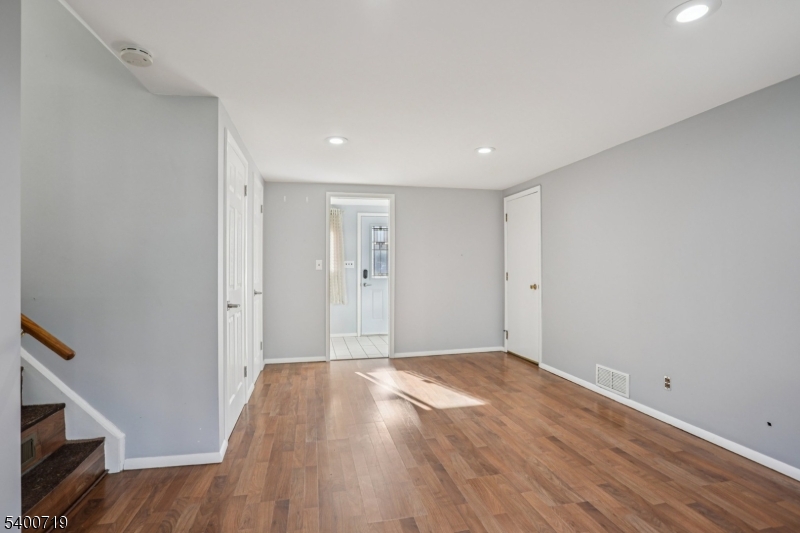 Wayne Twp., NJ 07470,27 Stanford Pl