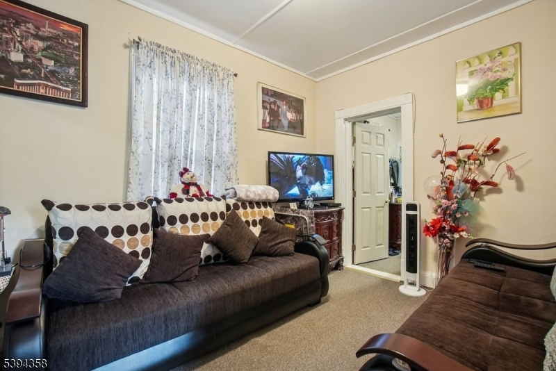 Montclair Twp., NJ 07042,197 N Fullerton Ave