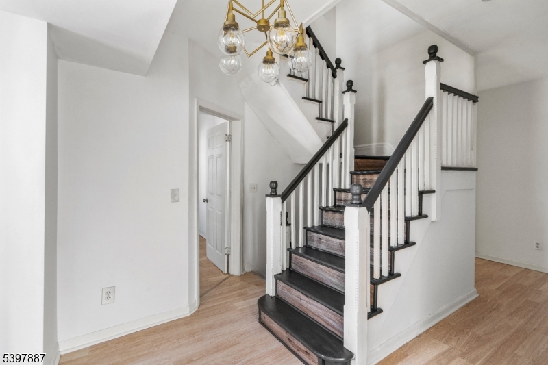 East Orange City, NJ 07017,76 N 17Th St