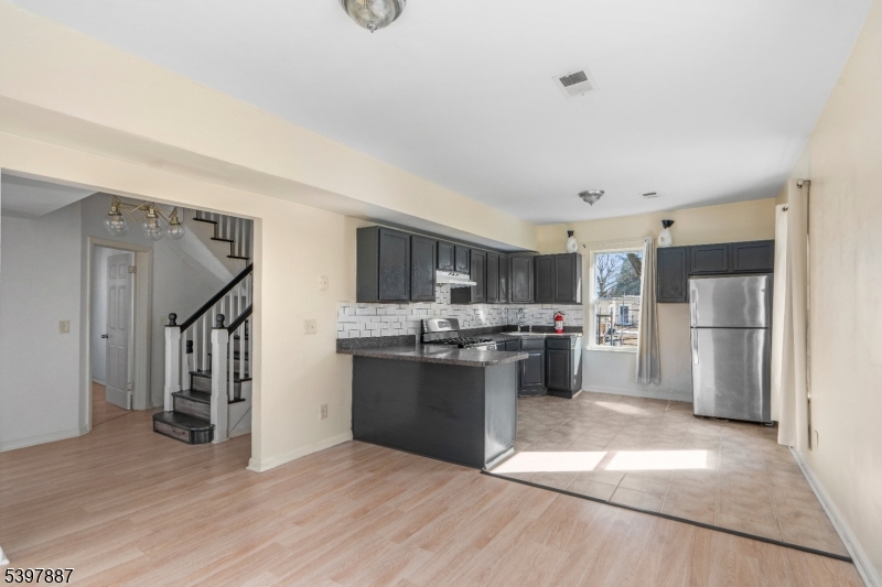 East Orange City, NJ 07017,76 N 17Th St