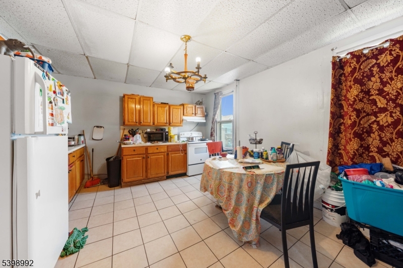 Elizabeth City, NJ 07206,80 4Th St