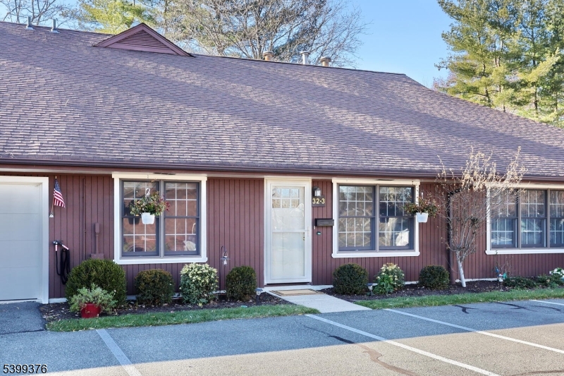 32-3 Tamaron Dr, Waldwick Boro, NJ 07463