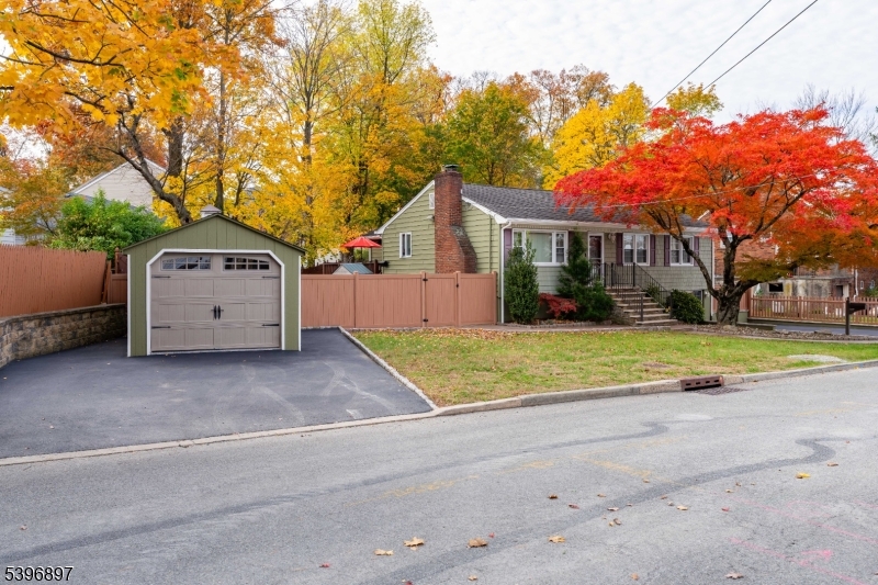 Little Falls Twp., NJ 07424,124 Lower Notch Rd