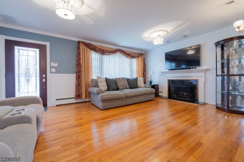 Little Falls Twp., NJ 07424,124 Lower Notch Rd