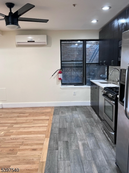 Newark City, NJ 07105,73 Ferry St #6