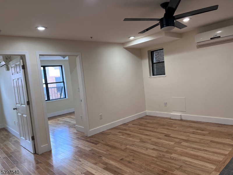 Newark City, NJ 07105,73 Ferry St #6