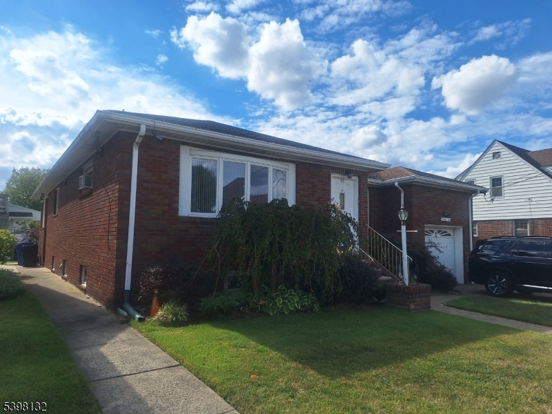 95 Bogert St, Totowa Boro, NJ 07512