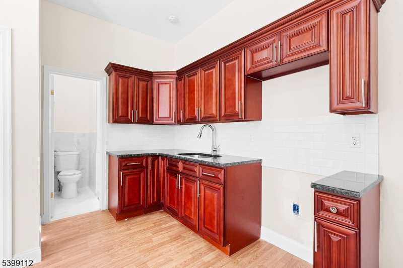 Irvington Twp., NJ 07111,639 Grove St #1