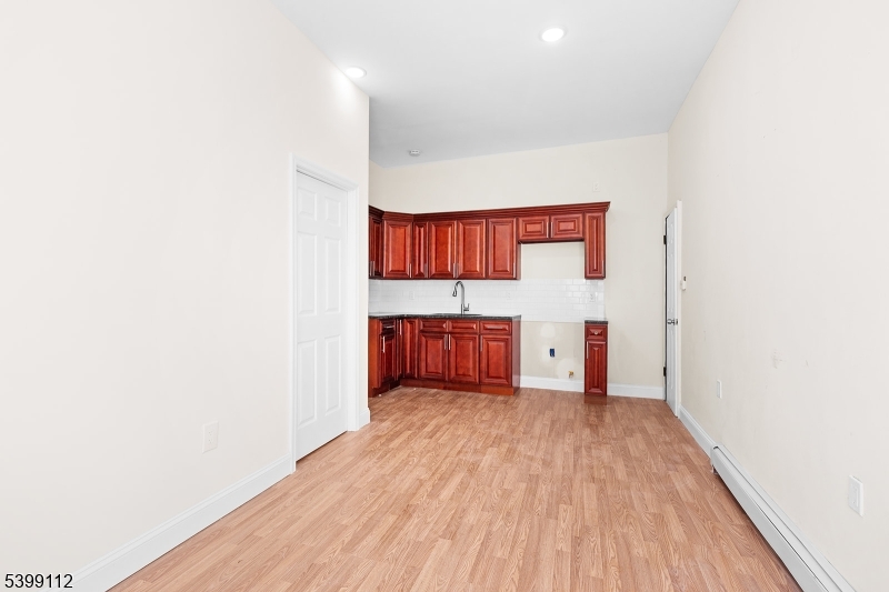 Irvington Twp., NJ 07111,639 Grove St #1